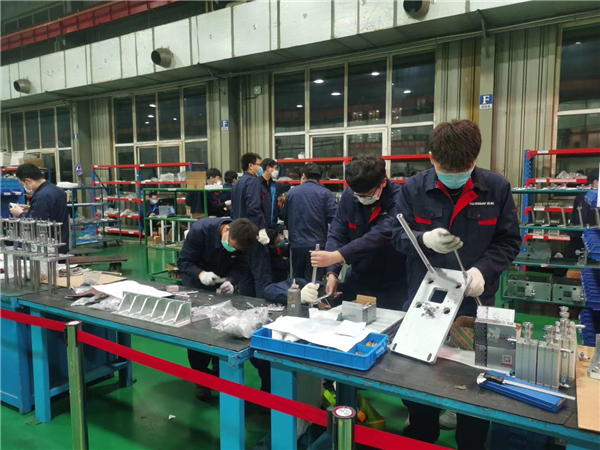 造作出产部门加班加点，大力支持.jpg