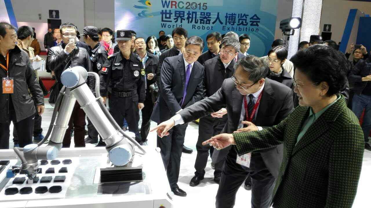 sunbet官网机械人产品在展会大放异彩 国度辅导人莅临sunbet官网展台